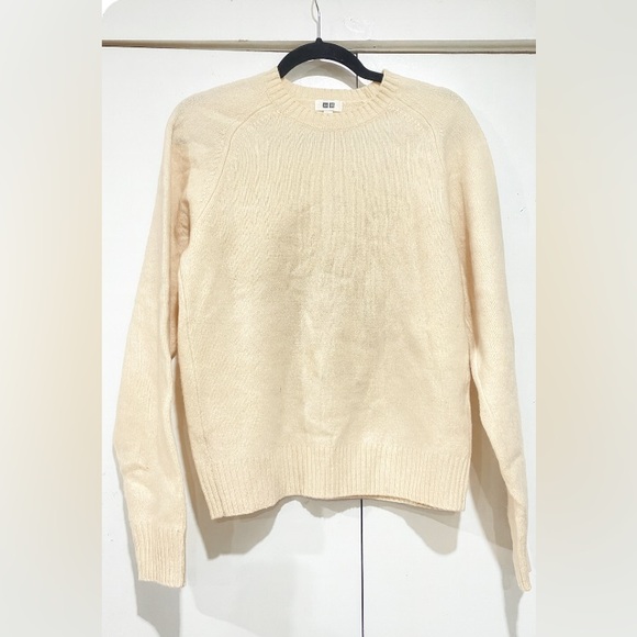 Uniqlo Sweaters - Uniqlo wool sweater women’s XSmall cream
